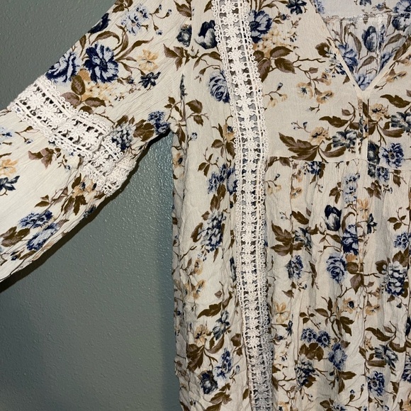 American Eagle floral peasant top - Picture 4 of 6